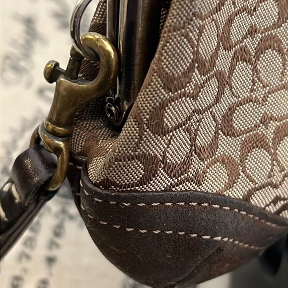 Coach Signature Brown Canvas Suede Trim Kisslock Framed Wristlet -Coin Wallet - Picture 13 of 16